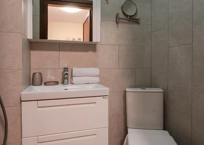 Design 1bdr In Center Apartment *