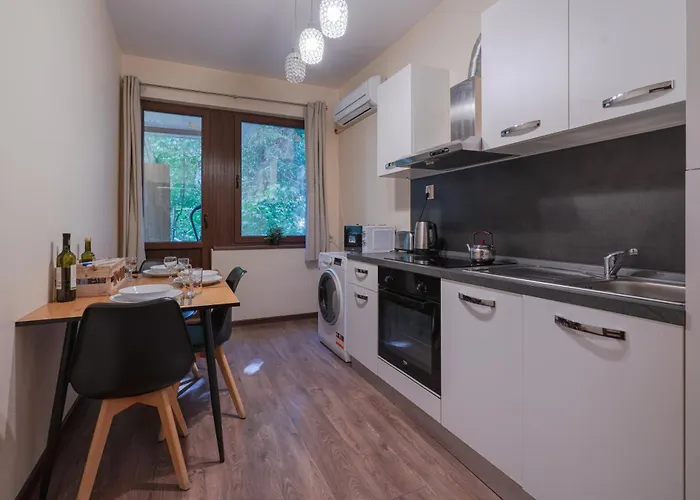 Design 1bdr In Center Апартамент